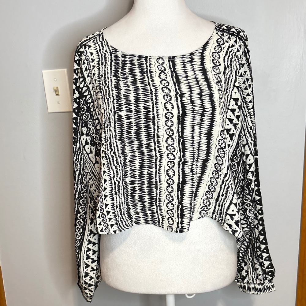 Bishop + Young‎ Black White Patterned Long Sleeve Cropped boxy Blouse Women's M